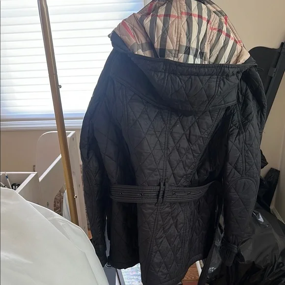 Burberry Black Quilted Coat with Check Lining - Picture 4 of 4